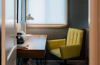 Beautiful 3BR Home Near Lake MI - Photo 4