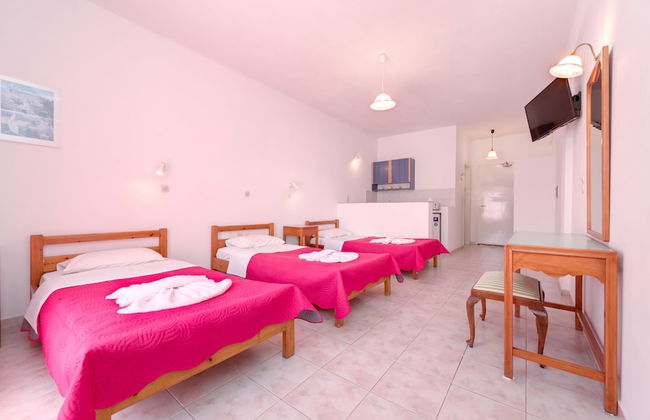 Andreas Studio Perissa in Santorini - Photo 3