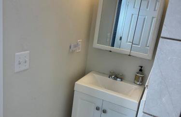 Julie's Cozy 2 Bedroom Basement Apartment - Foto 21