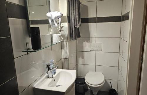 200qm Work and Stay 4 Schlafzimmer jedes Zimmer mit eigenem Badezimmer, Neu Modernisiert - Foto 8