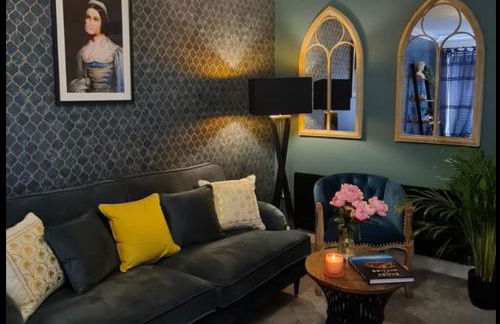 Stylish Scottish House With Garden and Parking - Photo 2