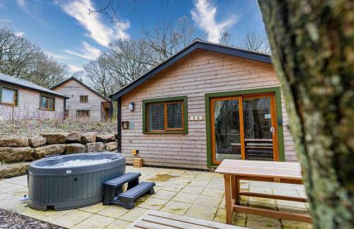 Padley; woodland lodge with hot tub for 2-4 in the Staffordshire Moorlands - Foto 2