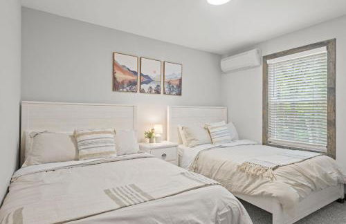 Twin Chalet - 6 BDs Hot Tub Game Area and more - Foto 42