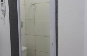 Sua Kitnet na Praia 12 Atenção PEQUENA Só prá dormir Ambiente Familiar Ar Cond TV Microondas Frigobar Internet Centro - Foto 5