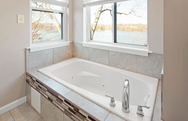 Waterfront 4BR 1st Floor Master Family Ready Bwi - Foto 18