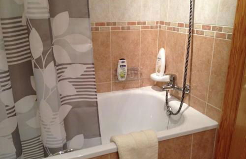 3 BEDROOM LUXURY PENTHOUSE, BEACH, POOL, and GOLF, WIFI, Large TV SATELLITE,GARAGE - Foto 23