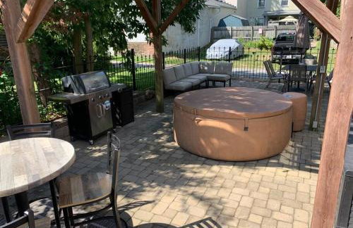 Madison Manor II by the River Hot Tub Downtown - Foto 26