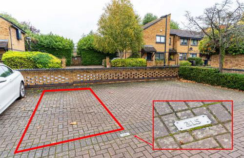 2BR - Balcony & Parking near Canary Wharf Sleeps 6 - Foto 28