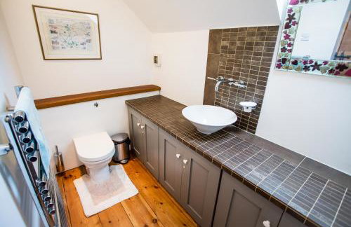 Beautiful 3 Bedroom Cottage - Picturesque Retreat - Foto 14