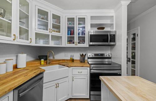 Imperial Porch Haven Cozy Fire Pit Fenced Yard - Foto 28