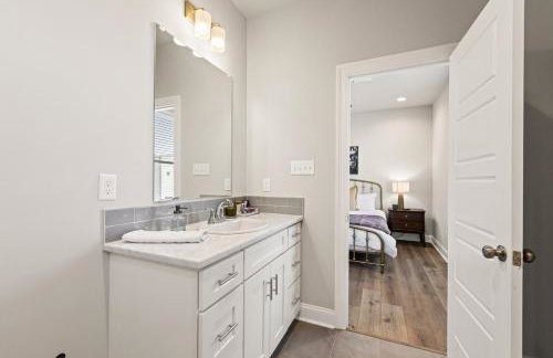 NEW-Upscale-EnSuites-King Bds-Fast WiFi-Quiet Area - Foto 17