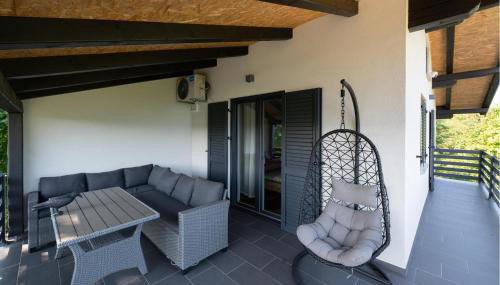 Nice Home In Draganic With House A Panoramic View - Foto 2