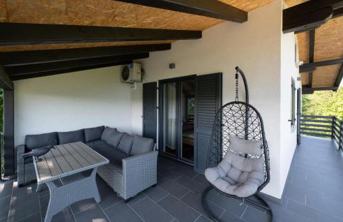 Nice Home In Draganic With House A Panoramic View - Foto 2