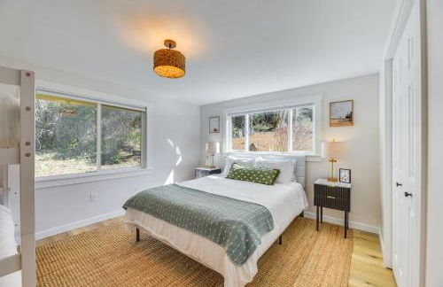 Waterfront Washington Getaway with Hot Tub and Deck! - Foto 10