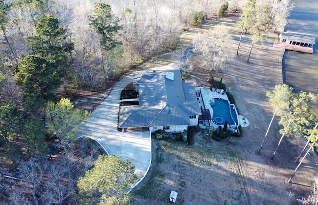 7BR Lakefront Haven Pool Hot Tub Gated 4acres - Foto 58