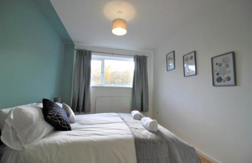 St James House - Charming 3 bed, 2 bathrooms, driveway parking, close to town centre - Photo 5