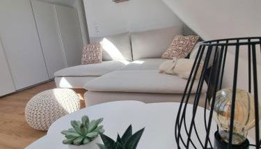 Lichtdurchflutete Dachgeschosswohnung mit Charme - Photo 2