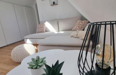 Lichtdurchflutete Dachgeschosswohnung mit Charme - Photo 2