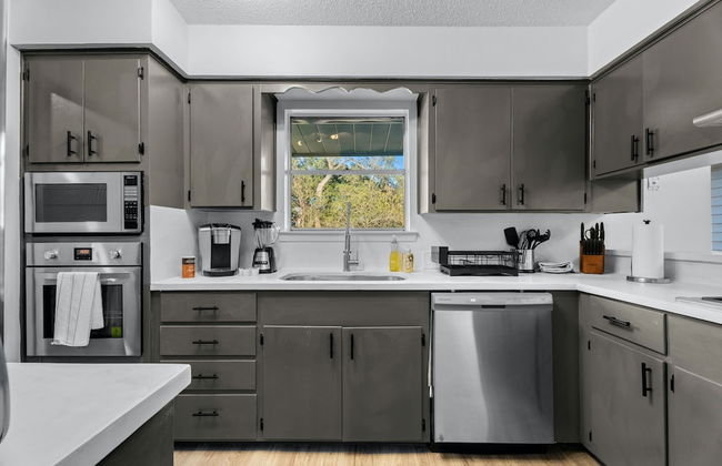 Quiet 3 Bedroom Home Walkable to Zilker Park - Photo 10