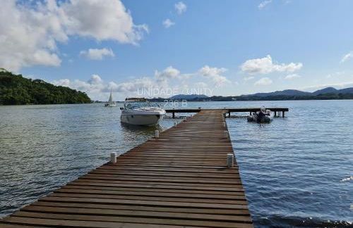 Completo apartamento em Resort na beira da lagoa - Foto 25