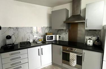 Serene 2-Bed Flat with Canal Views - Coop Live & Ethiad - Foto 7