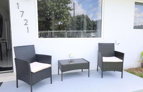 GREAT Luxe House NEAR Downtown & Marina in Miami - Photo 51