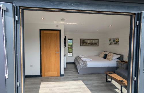 Beautiful Open Plan Lakeside Lodge, Shearsby - Photo 61