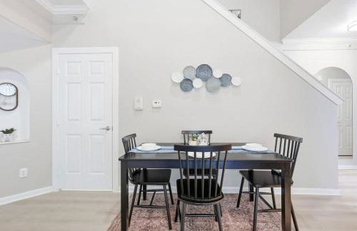 Chick modern Haven Elegant stay with modern views - Photo 1