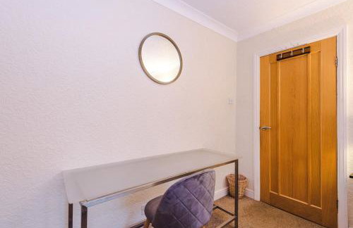 4 Bed House - Sleeps 8 - Free Parking - Manchester - Foto 16