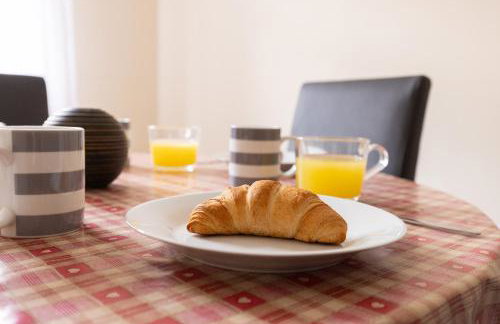 The Victoria - Quaint Victorian Home With Free Parking - Foto 15