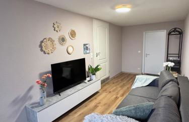 Near Messe, Airport, City Center with Private Garden and Parking - Foto 12