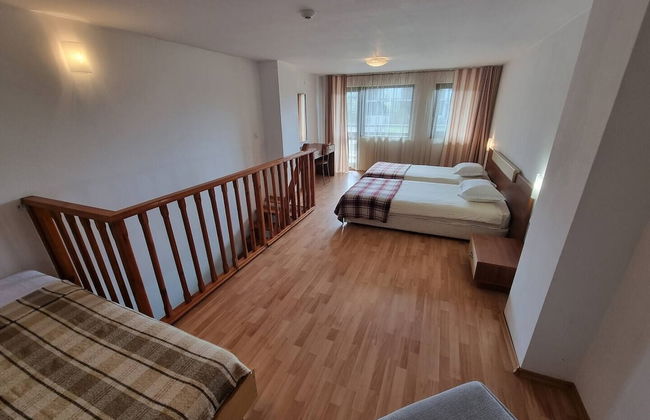 1 Bed Homey Two Floor Apartment - 200mbps Wi-fi! - Photo 1