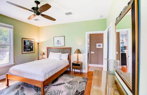 Quiet central home with enclosed yard, deck, grill, central AC, washer and dryer - Foto 22