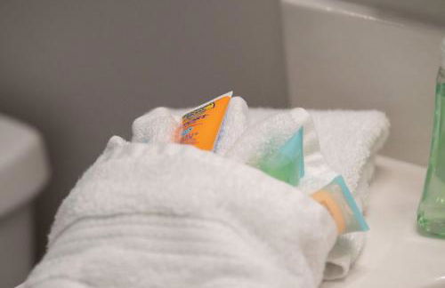 Luxury Beach Condo 5 Min Walk to Beach & Shops! - Foto 25