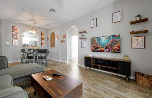 Spring Break Awaits Disney Close Pool Slides Fun - Foto 15