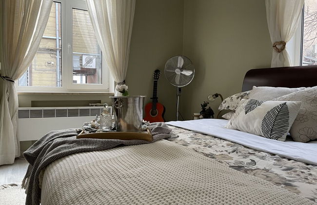 Cozy 1Br Apts with Yard and Parking - Photo 3