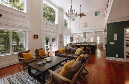 The Athena Hideaway - hottub, firepit, lake & racetrack - Foto 42