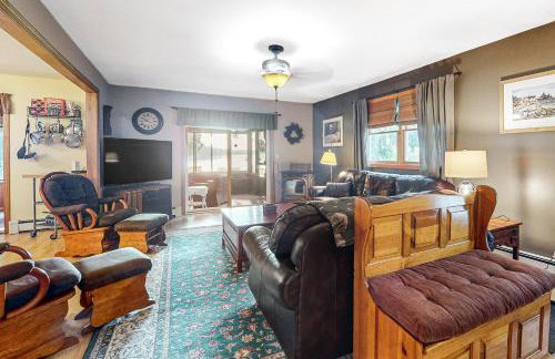 Spectacular Sebec Setting - Foto 6