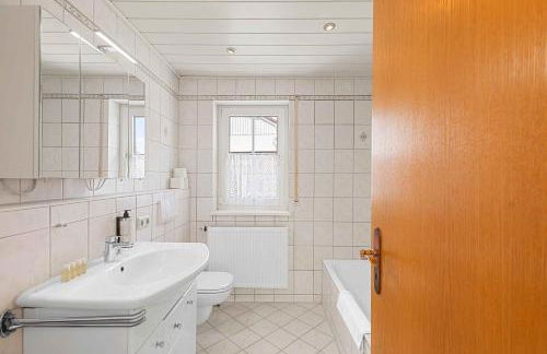 EG Apartment - WLAN - Terrasse - Parkplatz - Photo 8