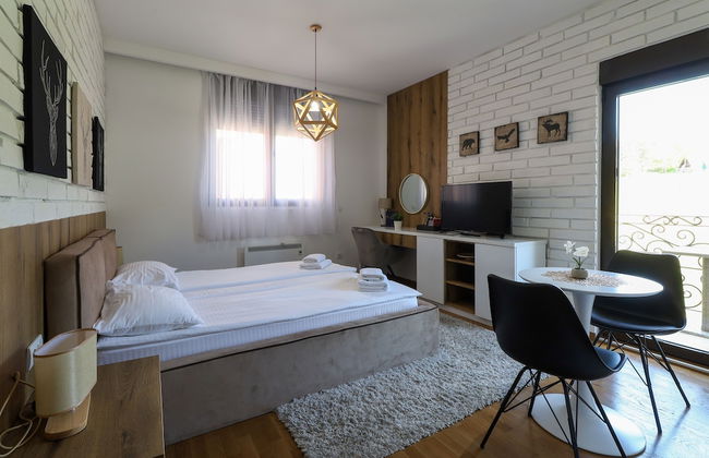 All Seasons Residence - Photo 2