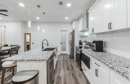 Centrally Located Home in Atlanta-10 Mins from GA Aquarium, Mercedes Benz Stadium, & Much More - Foto 21