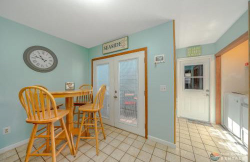 Flagler Avenue adjacent Dog Friendly Home with Garage! Stroll to the Beach! - Foto 11