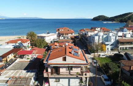 Sunrise Suite Olympiada - Luxury Beachfront Escape - Photo 35