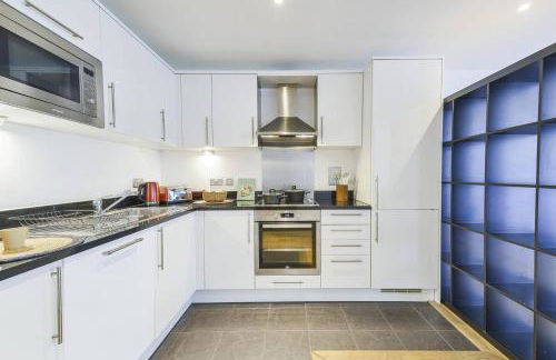 Elegant 2-Bedroom Apartment with Balcony - Foto 10