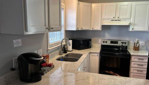 Under the Oaks, A Downtown Hidden Gem - Foto 5