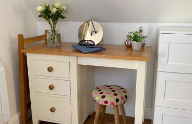 Grove View Studio Apartment - Photo 4