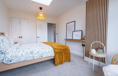 Nature Inspired Bungalow with 3 rooms - 10 mins from Manchester Airport - Foto 9