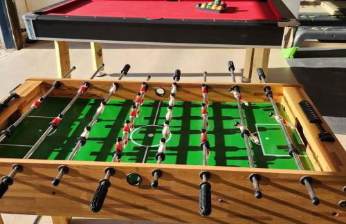 Family Retreat with Hot Tub, Piano, Games Room & Playhouse Medi Center Location - Foto 5