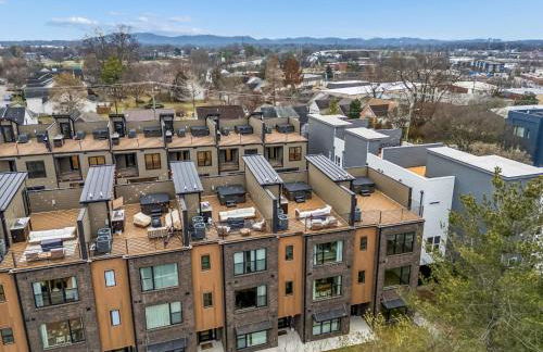Modern Multi-Level Retreat with Rooftop Hot Tub - Foto 70