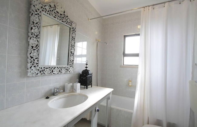 Beautiful Villa in Praia da Salema max 6 People - Foto 17